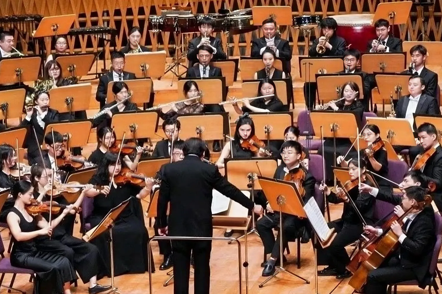 “潮涌长江·回声交响”长三角高校学生交响乐团队展演暨上海学生交响乐联盟高校专场演出举行