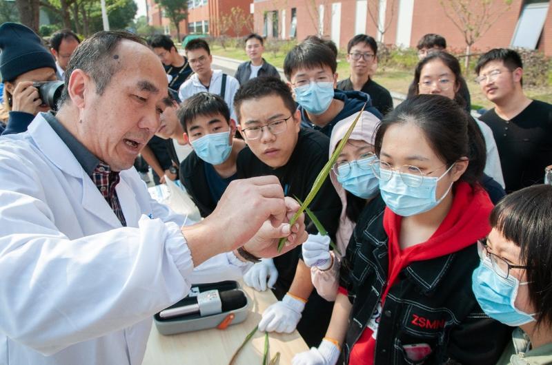 农业与生物学院：擎旗定向融合赋能，驱动发展服务三农