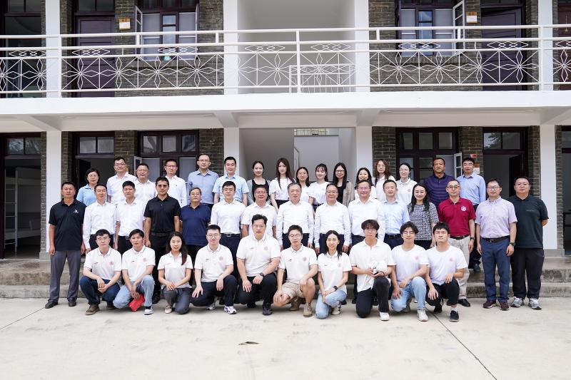 5-1.杨振斌书记慰问2024年上海交通大学-洱源一中子午连心暑假学校实践团.jpg