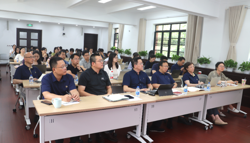 凯原法学院党委开展深入贯彻中央八项规定精神学习教育专题党课