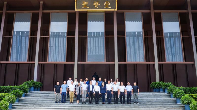 方太圣贤堂合影.jpg
