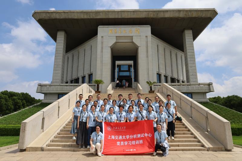 图8 周恩来纪念馆现场学习.jpg