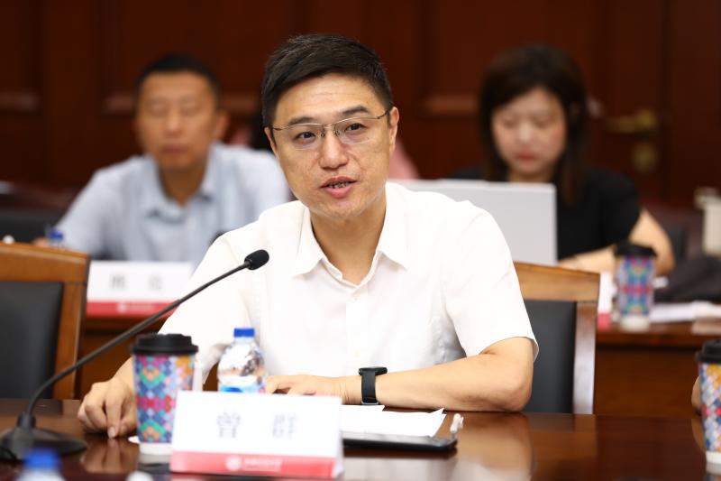 曾群.JPG