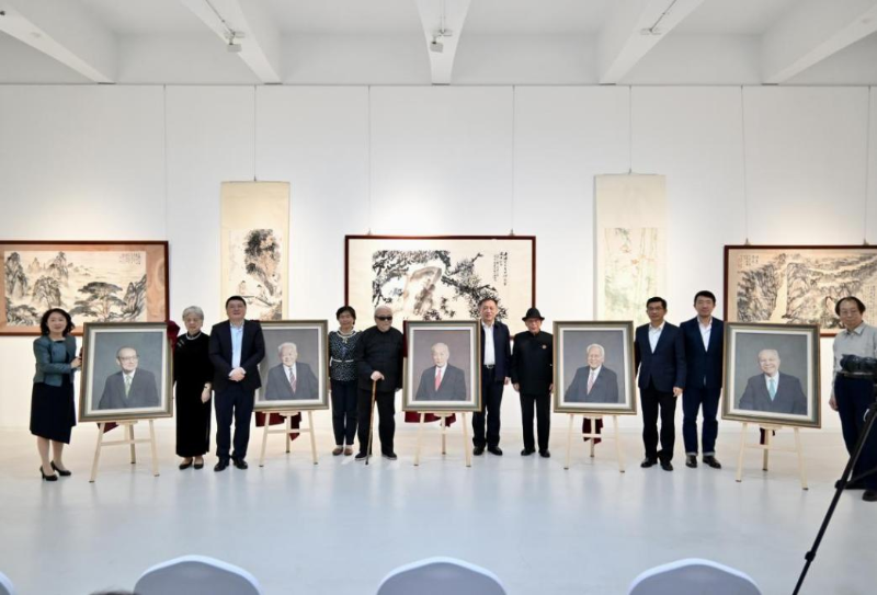 “向美而生”美育展览.png