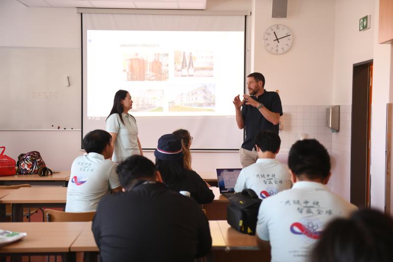 生命科学大学交流.jpg