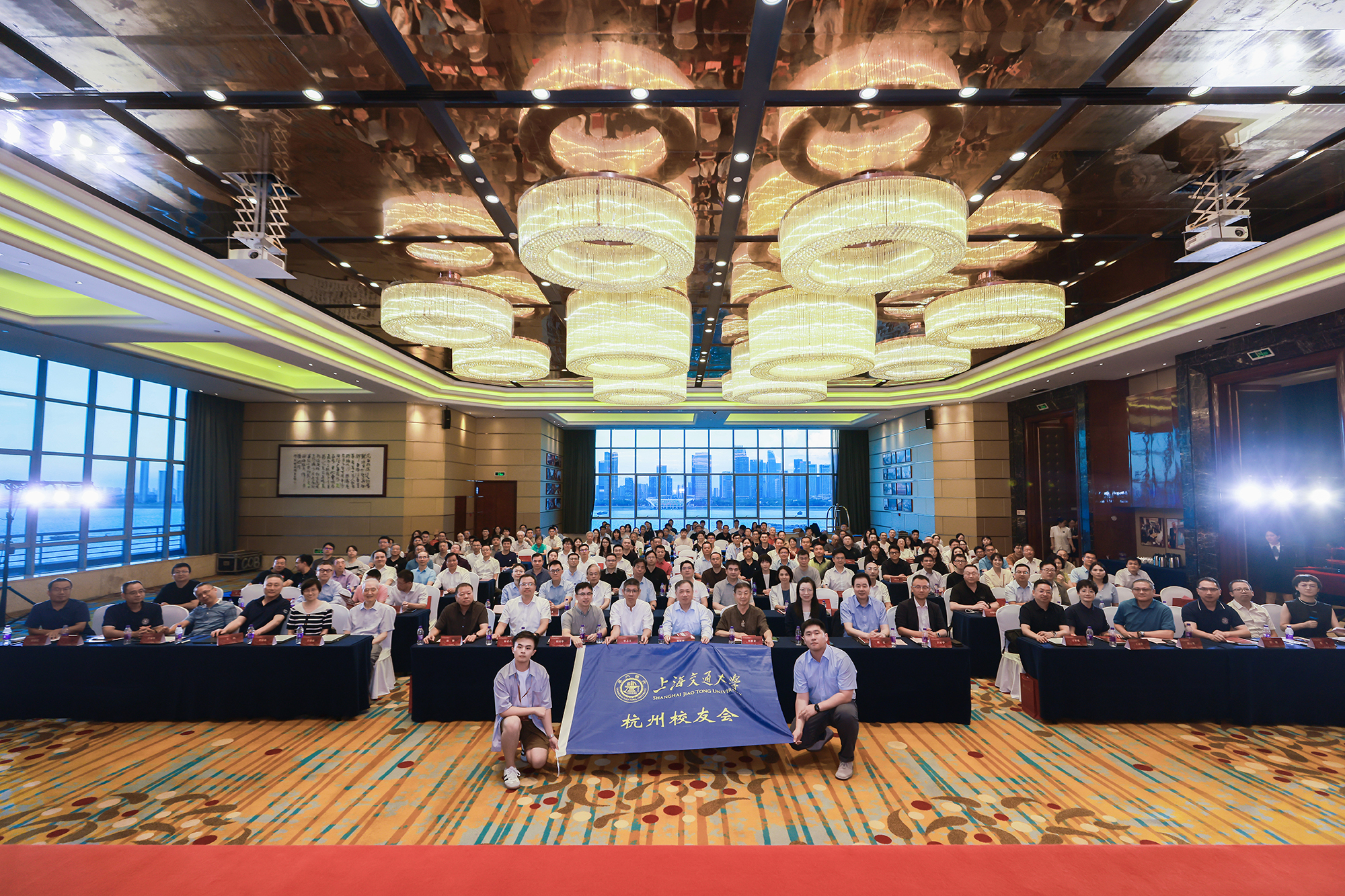 校领导赴浙江杭州参加校友会换届会议并走访校友企业