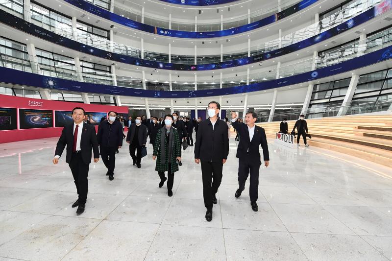 2-2023年3月，教育部党组书记、部长怀进鹏调研李政道研究所.jpg