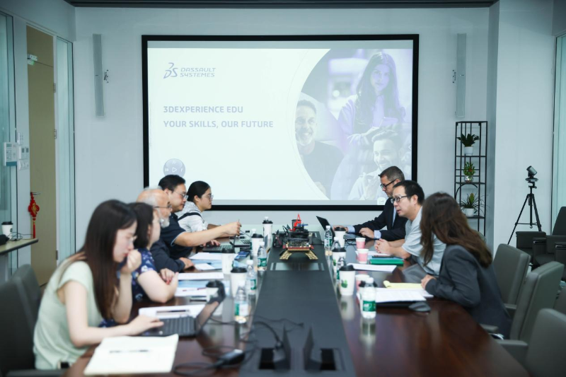 达索系统代表团访问巴黎卓越工程师学院并商讨深化校企合作