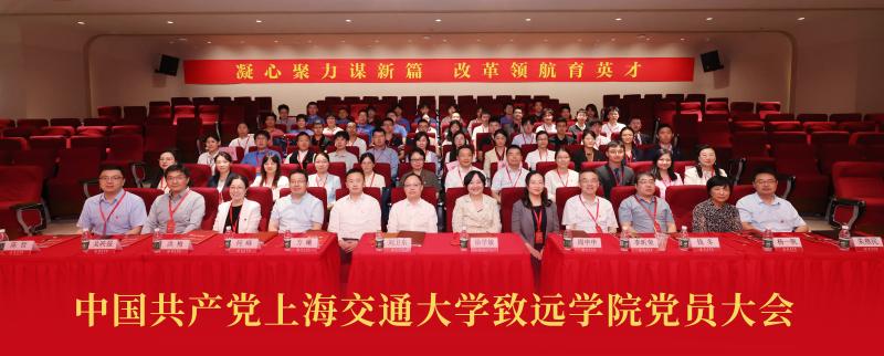 【选】全体大合影-裁.jpg