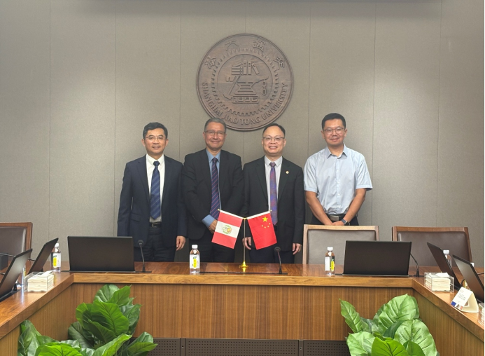 秘鲁天主教大学代表到访上海交大