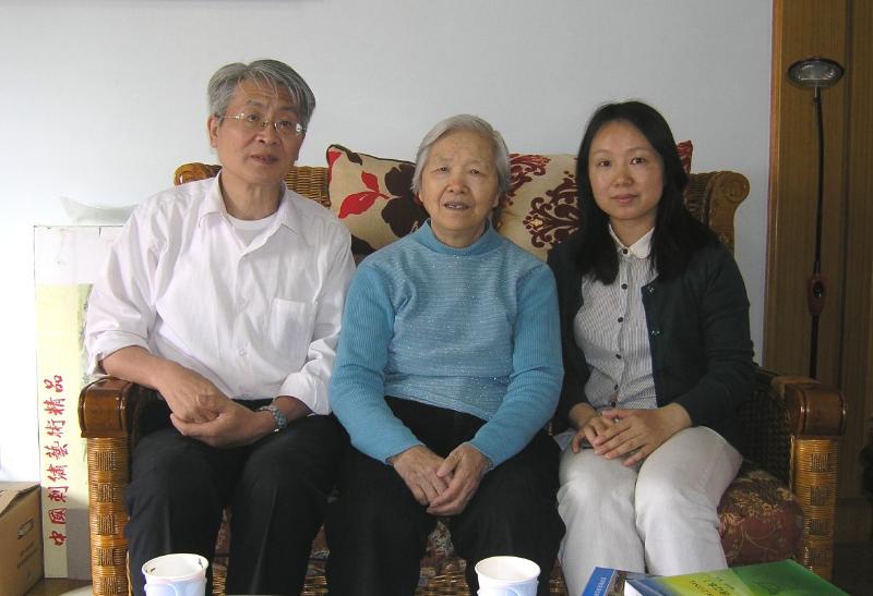 【图03】曹子真与采访人员合影（左起：陈泓、曹子真、漆姚敏）.JPG