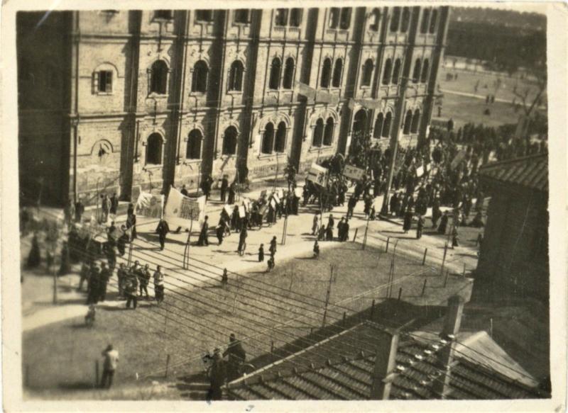 【图07】交大校园内以班级为代表的学生自治会竞选游行（1948级电信管理系校友李均提供）.jpg
