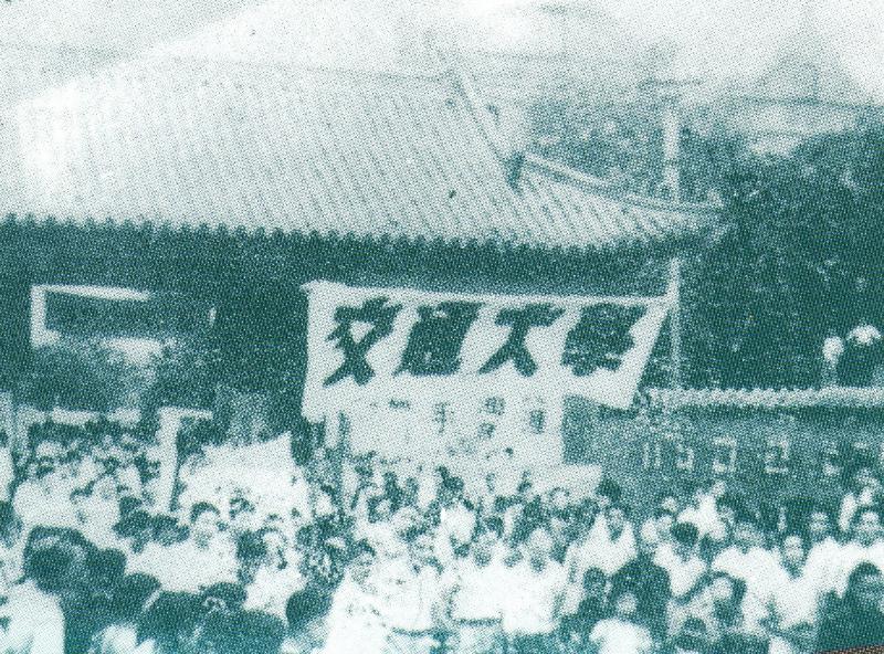 【图08】交大师生庆解放迎接管.jpg