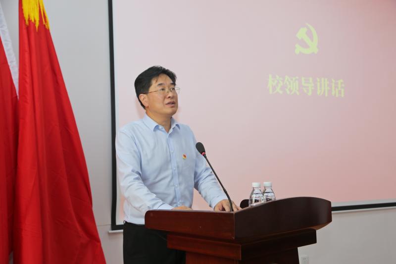 管校长.jpg