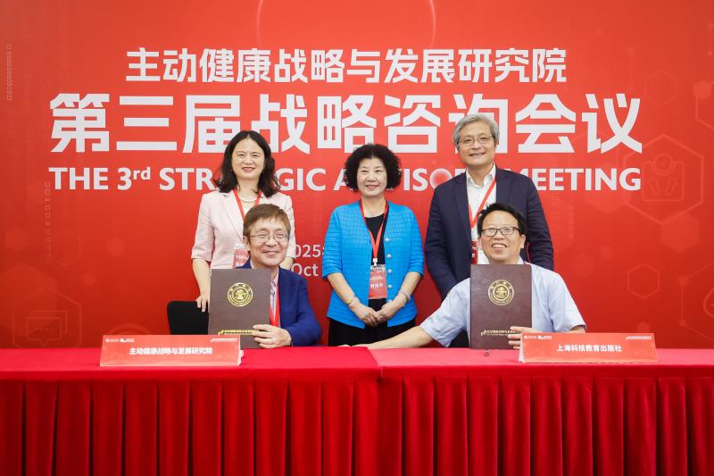 8出版社签约.jpg