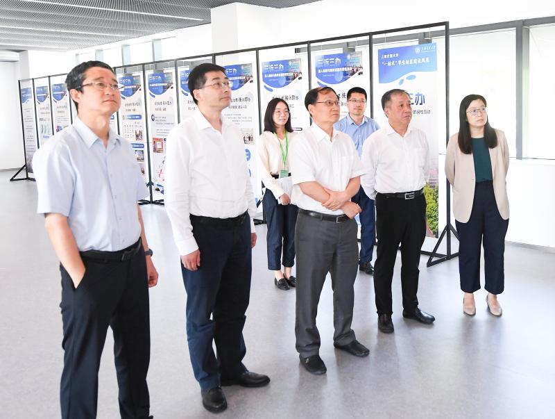 20251024_110335_623.jpg 图21:教育部思政司领导指导“一站式”学生社区建设.jpg