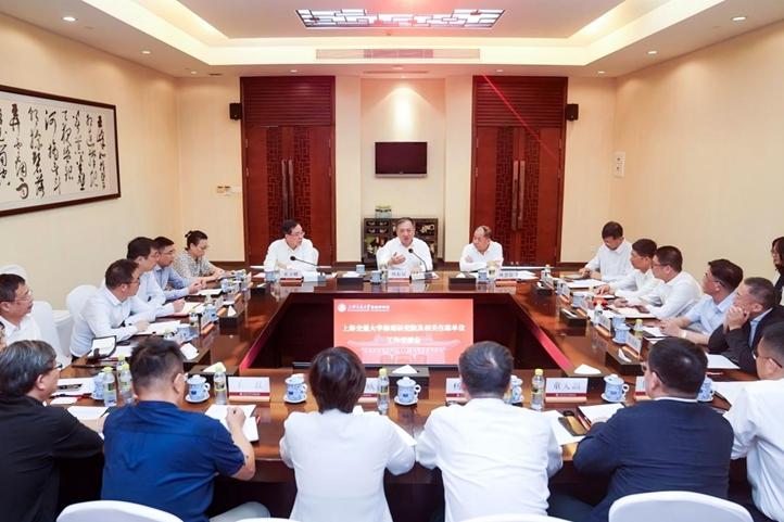 校领导赴三亚调研交流并签署合作备忘录