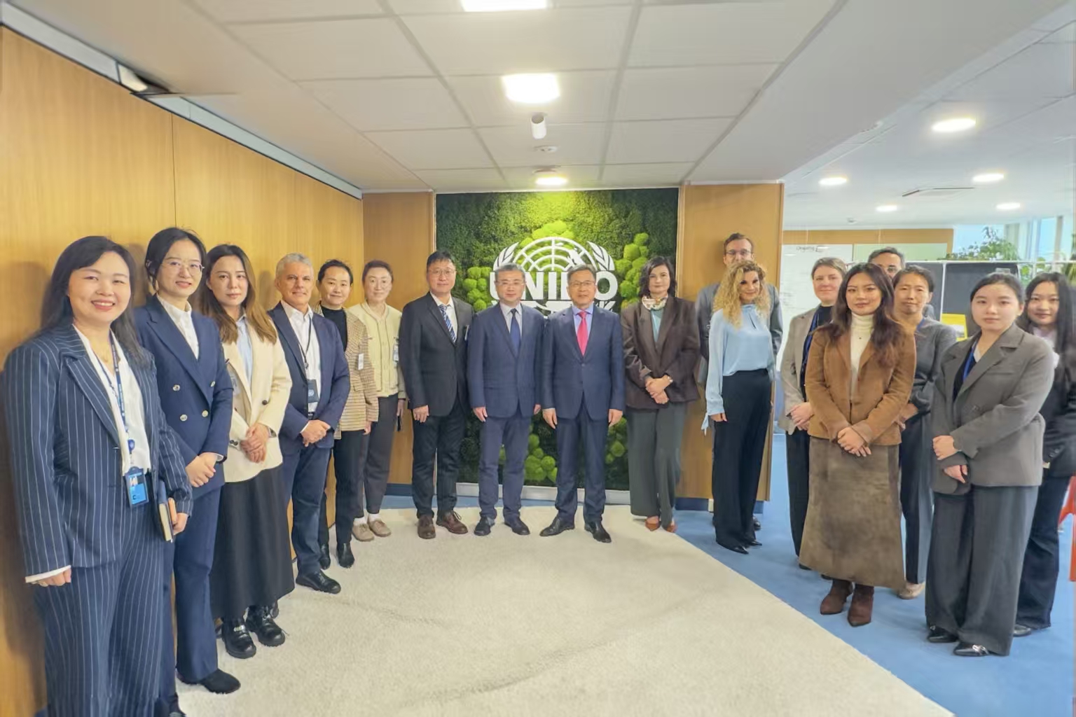 校领导率团出访奥地利、捷克