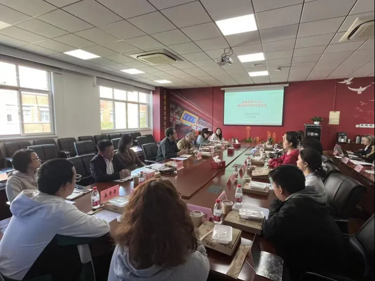 [教育思想大讨论]药学院举办学生座谈会