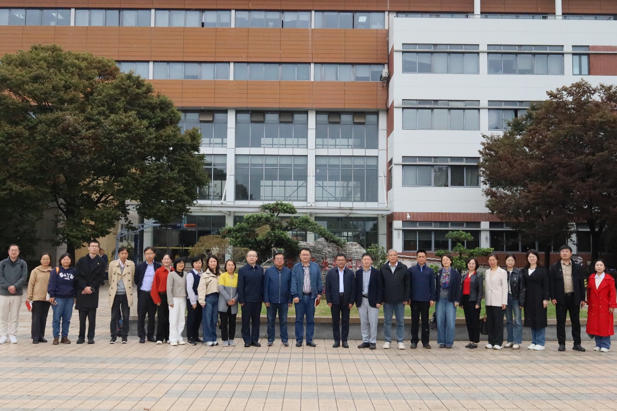 国家桃产业技术体系专家组到交大农业与生物学院考察交流