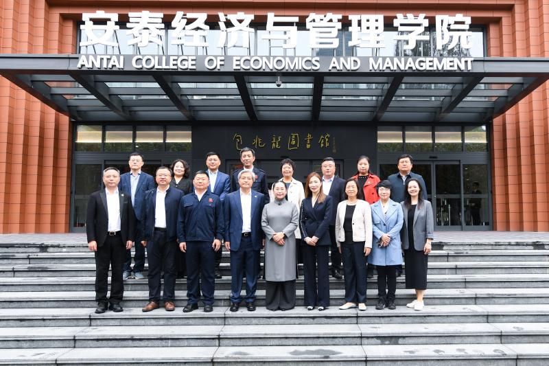 20251110_155340_641.jpg 合影.jpg