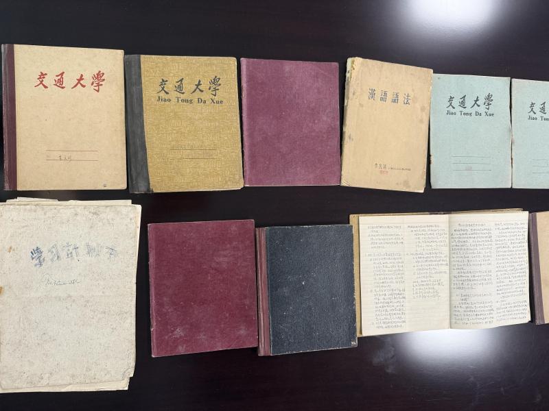 收藏家罗东平先生向学校捐赠1960年代交大教学档案