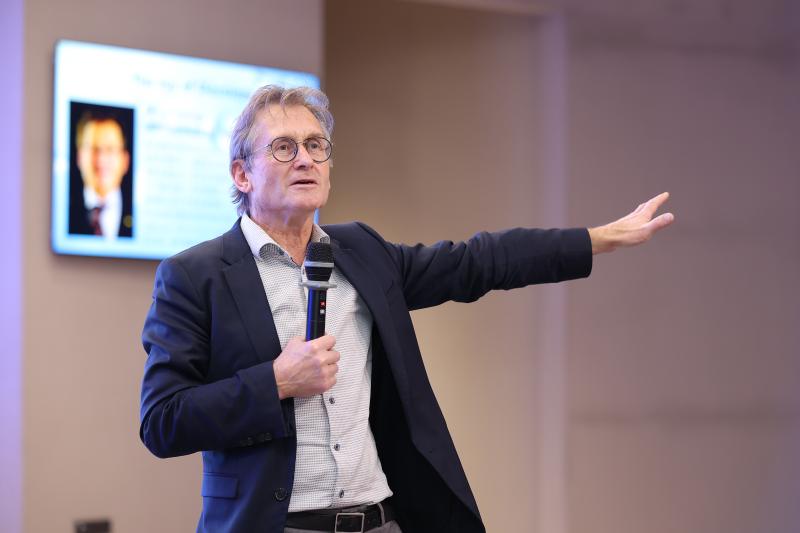 诺贝尔奖得主Ben L. Feringa教授做客致远学院，畅谈科学发现的乐趣与分子世界奇旅