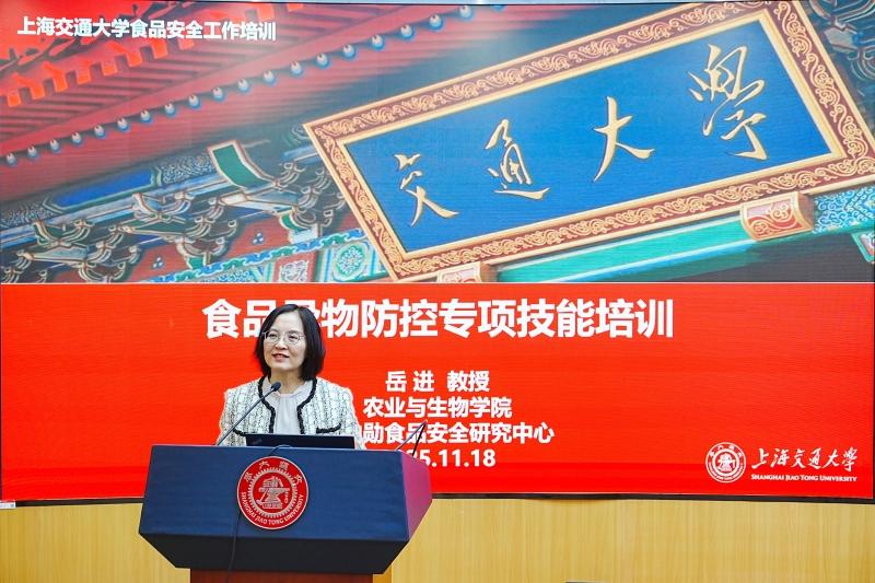 后勤保障中心举办“食品异物防控专项技能培训”会暨餐饮月调度会议