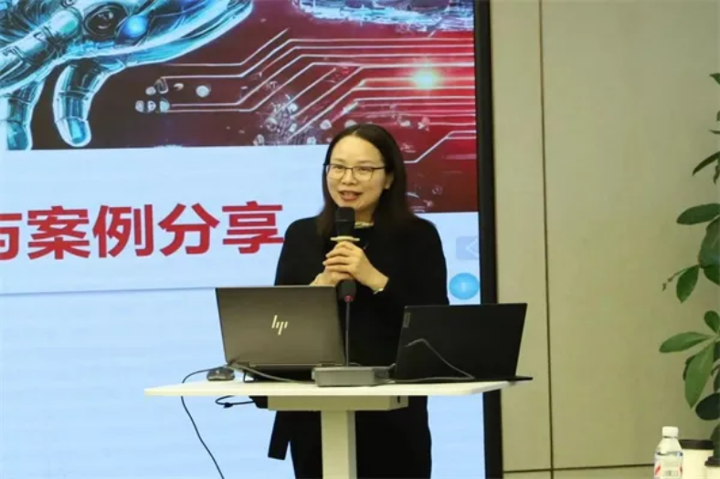 Screenshot 2025-11-25 at 15-06-55 【教育思想大讨论】人文学院召开智慧课程建设专题研讨会.png