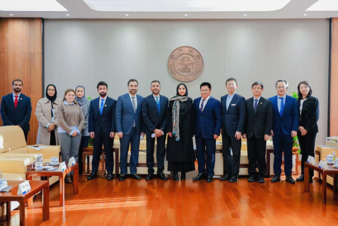 校领导会见阿联酋教育人力资源开发与社会工作委员会秘书长一行