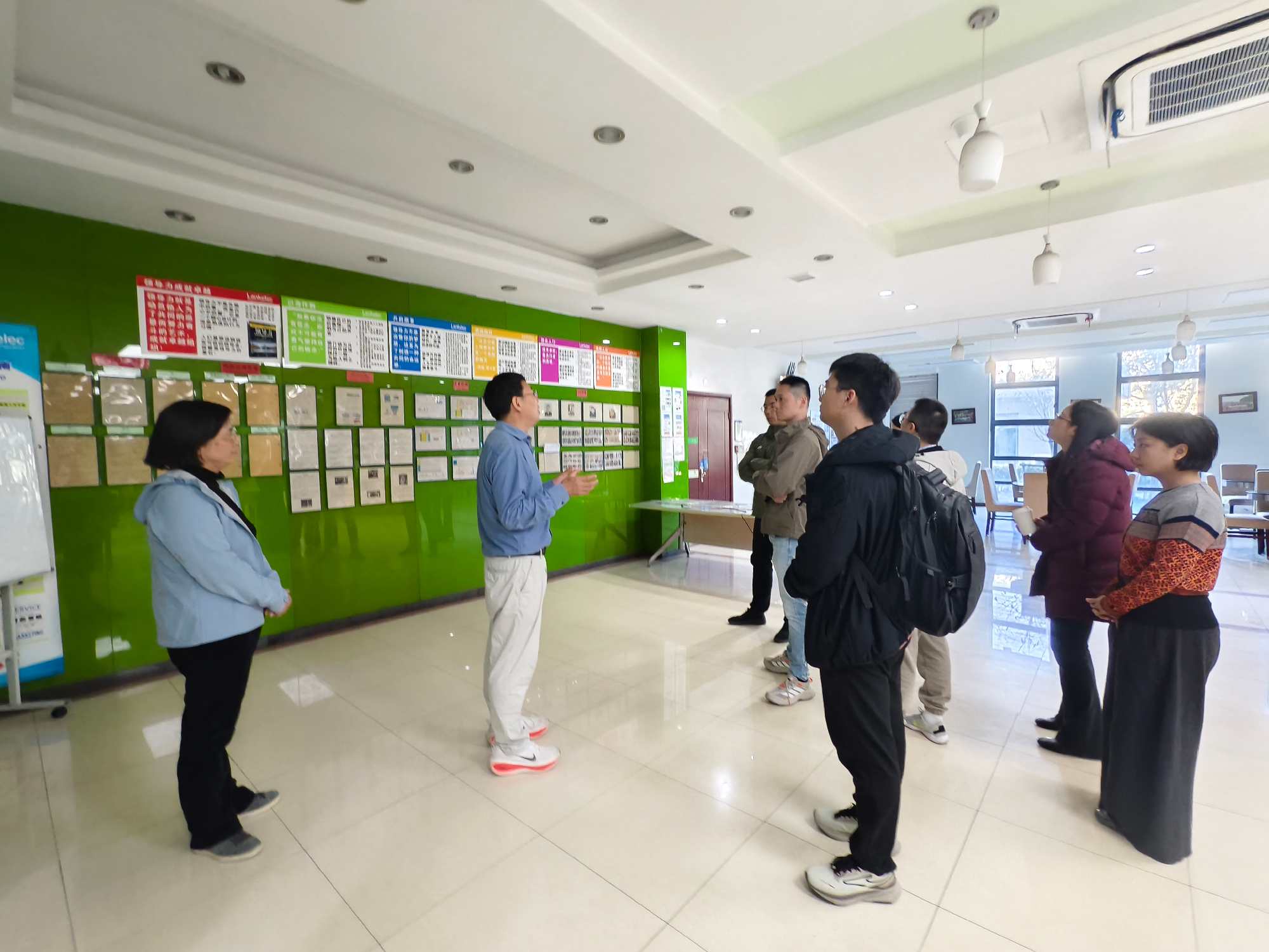 安泰经管学院组织青年教师骨干赴奉贤区开展精益制造行业调研活动