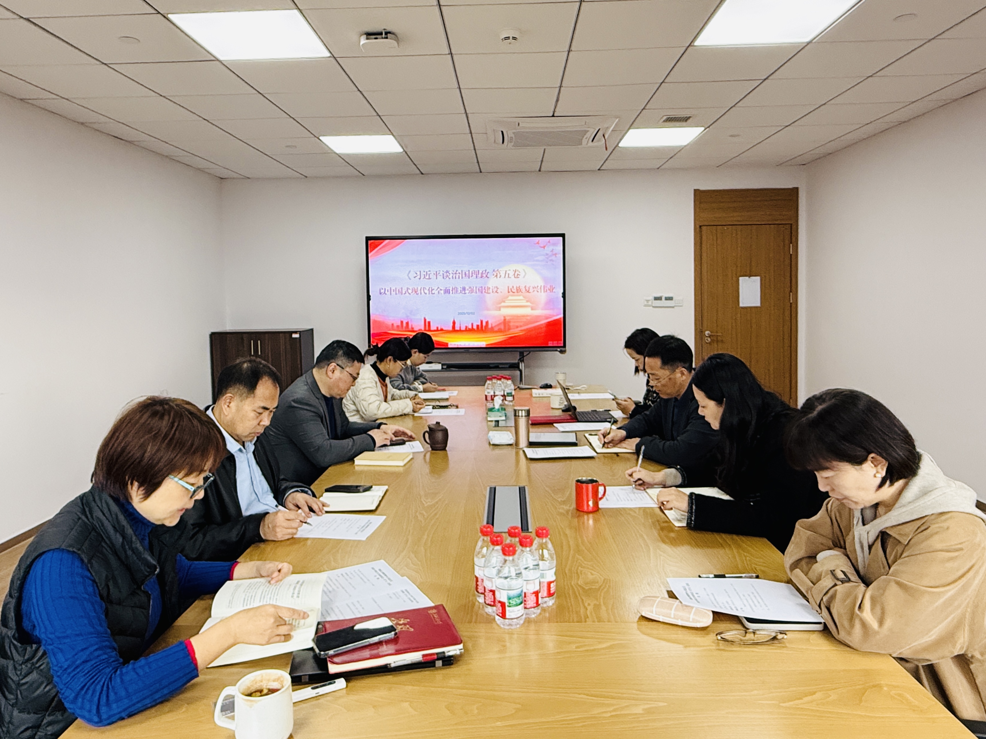 档案文博管理中心党总支理论学习中心组专题学习《中国共产党思想政治工作条例》